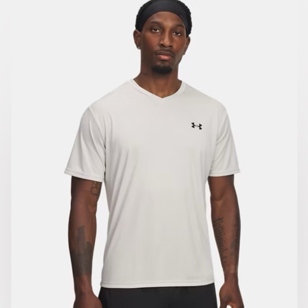 Under Armour • UA Velocity
Men's V-neck Short Sleeve